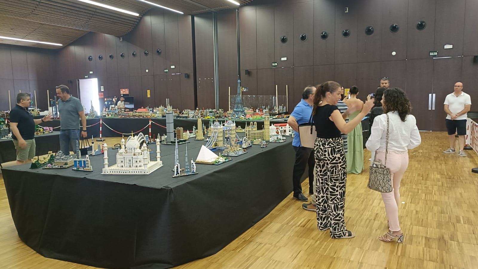 TuriaLUG lleva su pasión por LEGO al evento FuturSteam Gandía 2025